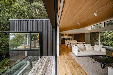 Photo of property in 34 Arapito Road, Titirangi, Auckland, 0604