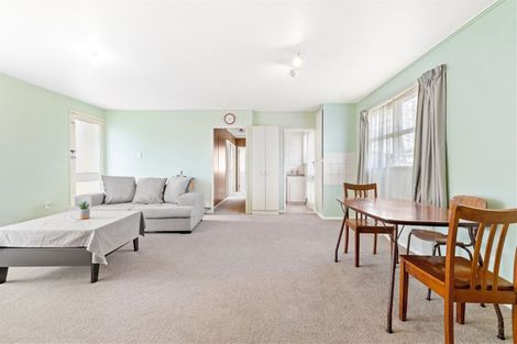 Photo of property in 1/8 Edwards Avenue, Henderson, Auckland, 0610