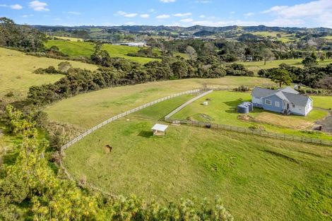 Photo of property in 252 Amreins Road, Taupaki, Henderson, 0782