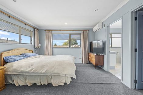 Photo of property in 3 Mahoe Street, Strandon, New Plymouth, 4312