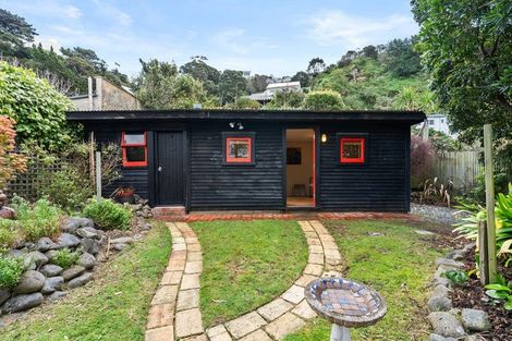 Photo of property in 10 Ferry Street, Seatoun, Wellington, 6022