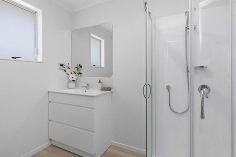 Photo of property in 24 Hartford Crescent, Totara Park, Upper Hutt, 5018