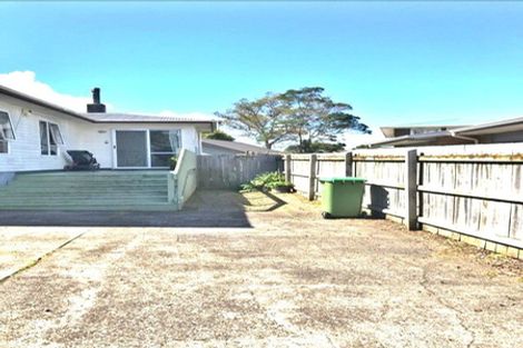 Photo of property in 16 Roberts Road, Te Atatu South, Auckland, 0610
