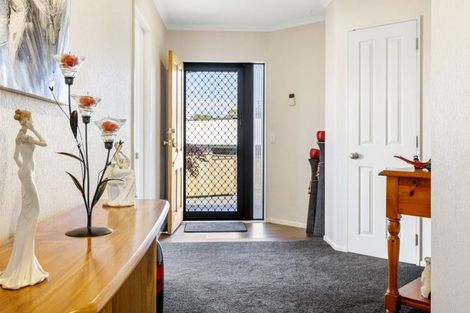 Photo of property in 25 Kinder Street, Acacia Bay, Taupo, 3330