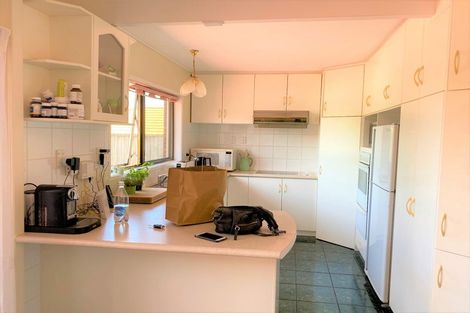 Photo of property in 16 Oliver Twist Avenue, Mellons Bay, Auckland, 2014