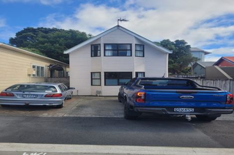Photo of property in 6-8 Rolleston Street, Mount Cook, Wellington, 6021