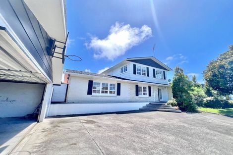 Photo of property in 2 King Richard Place, Browns Bay, Auckland, 0630