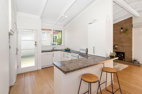 Photo of property in 11 Tiroroa Avenue, Te Atatu South, Auckland, 0610