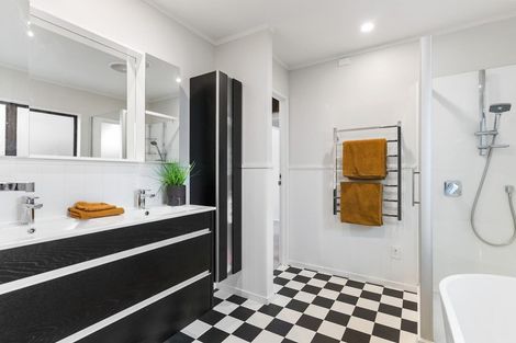 Photo of property in 30 Sandgate Avenue, Botany Downs, Auckland, 2010