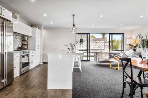 Photo of property in 3 Saint Heliers Grove, Fitzherbert, Palmerston North, 4410