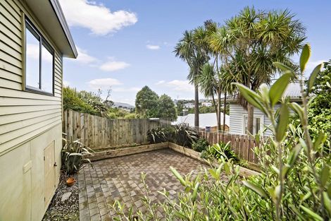 Photo of property in 2 Balmain Street, Newlands, Wellington, 6037