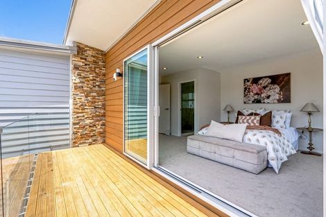Photo of property in 17 Limmer Place, Browns Bay, Auckland, 0632