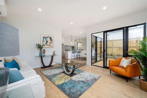 Photo of property in 76a Botany Road, Botany Downs, Auckland, 2010