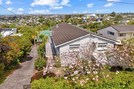 Photo of property in 2/87 Sunset Road, Totara Vale, Auckland, 0632