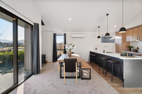 Photo of property in 5 Matakanui Lane, Wanaka, 9305