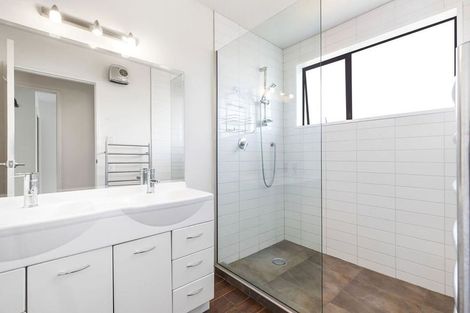 Photo of property in 2/5 Gibbs Place, Halswell, Christchurch, 8025