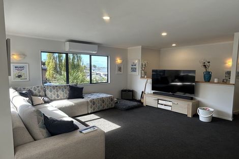 Photo of property in 94 Brian Crescent, Stanmore Bay, Whangaparaoa, 0932