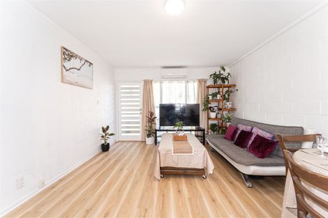 Photo of property in 5/38 Edmonton Road, Henderson, Auckland, 0612