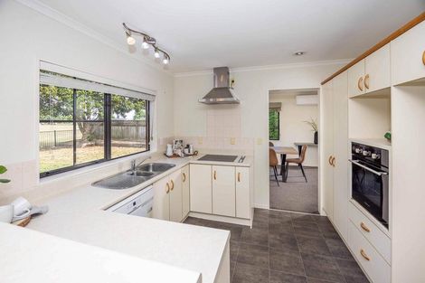 Photo of property in 11 Greenough Place, Rototuna, Hamilton, 3210