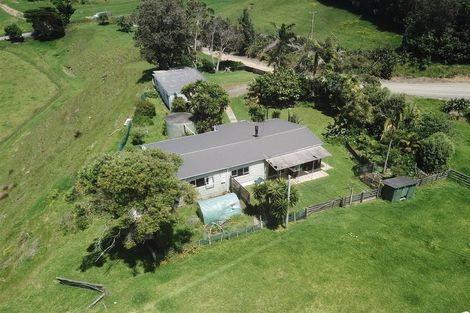 Photo of property in 431 Rehutai Road, Baylys Beach, Dargaville, 0377