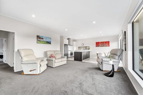 Photo of property in 12 Kuparu Lane, Red Beach, 0932