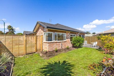 Photo of property in 11 Francis Skinner Place, Orewa, 0931