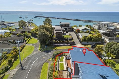 Photo of property in 27 Roy Terrace, Moturoa, New Plymouth, 4310