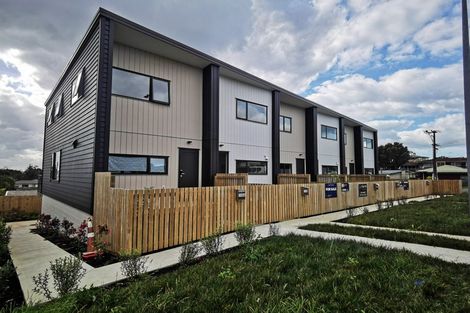 Photo of property in 150b Chivalry Road, Glenfield, Auckland, 0629