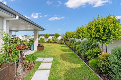 Photo of property in 104 Kaurinui Crescent, One Tree Point, 0118