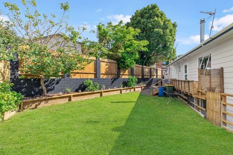 Photo of property in 1/16 Midgley Road, West Harbour, Auckland, 0618