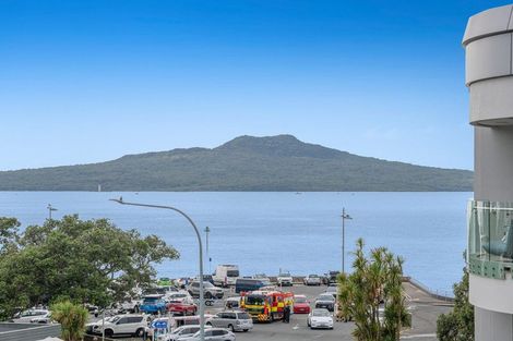 Photo of property in 1b/5 The Promenade, Takapuna, Auckland, 0622