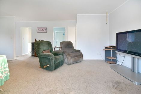 Photo of property in 2 Waiwera Avenue, Parakai, 0830