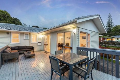 Photo of property in 9 Pendlebury Street, Green Bay, Auckland, 0604