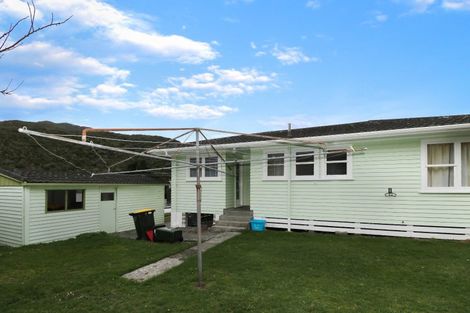 Photo of property in 17 Parenga Street, Wainuiomata, Lower Hutt, 5014