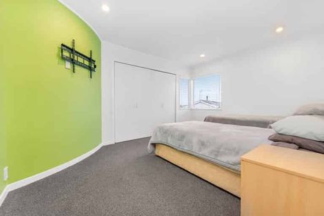 Photo of property in 18 Marina View Drive, West Harbour, Auckland, 0618