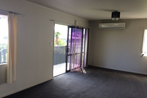 Photo of property in 61a Farquhar Road, Glendene, Auckland, 0602