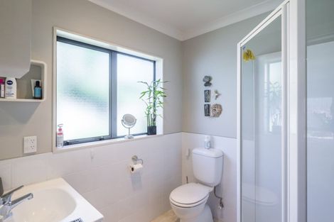 Photo of property in 3 Holcombe Drive, Paraparaumu, 5032