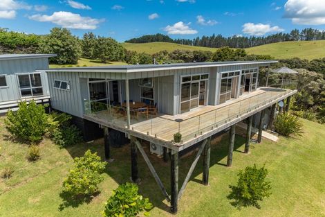 Photo of property in 34 Opoi Lane, Cable Bay, 0420