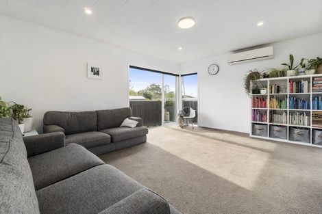 Photo of property in 32 Allington Road, Massey, Auckland, 0614