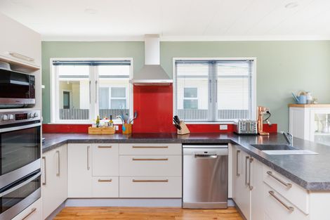 Photo of property in 14 Parkland Crescent, Terrace End, Palmerston North, 4410