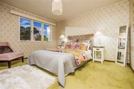 Photo of property in 17a Fraser Road, Narrow Neck, Auckland, 0624