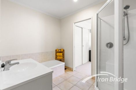 Photo of property in 5/86 Fernhill Way, Oteha, Auckland, 0632
