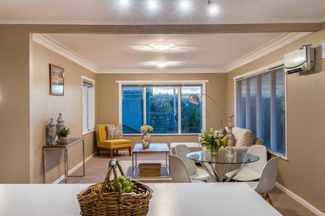 Photo of property in 1/16 Howard Road, Northcote, Auckland, 0627