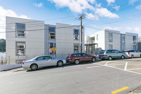 Photo of property in Hanson House, 2/27 Hanson Street, Mount Cook, Wellington, 6021