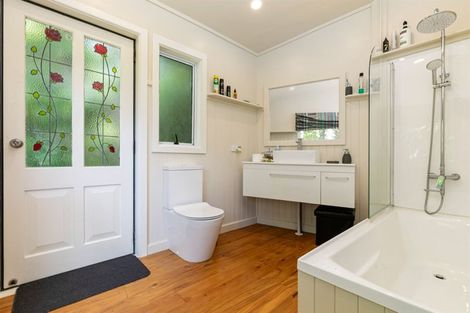 Photo of property in 166 Opanuku Road, Henderson Valley, Auckland, 0612