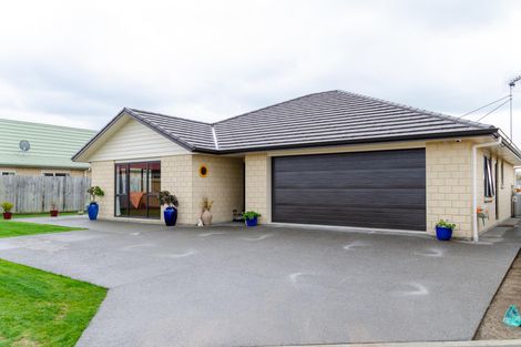 Photo of property in 27 Feist Street, Carterton, 5713
