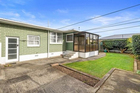 Photo of property in 43 Karaka Crescent, Levin, 5510