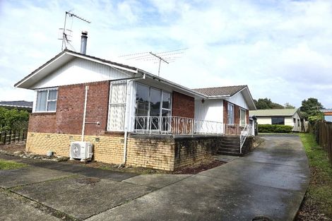 Photo of property in 2/56 Cockayne Crescent, Sunnynook, Auckland, 0620