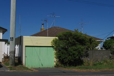 Photo of property in 121 The Ridgeway, Mornington, Wellington, 6021