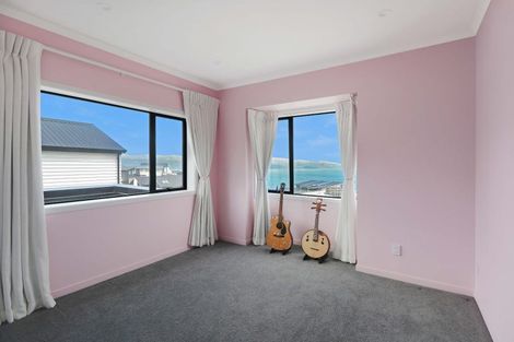 Photo of property in 46 Domett Street, Newlands, Wellington, 6037